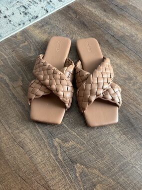 Braided Slide Sandals in Light Brown